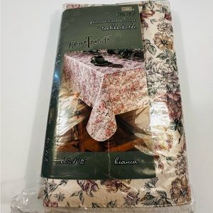 HomeTrends Vinyl Flannel Backed Tablecloth floral”Bianca”60x102 Open Package